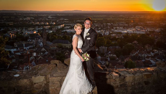 Brautpaar auf der Windeck mit Blick auf die Altstadt