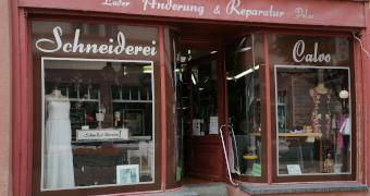 Schaufenster mit Ausstellungsstücken