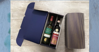Blaue Verpackung für Wein aus Wellkarton