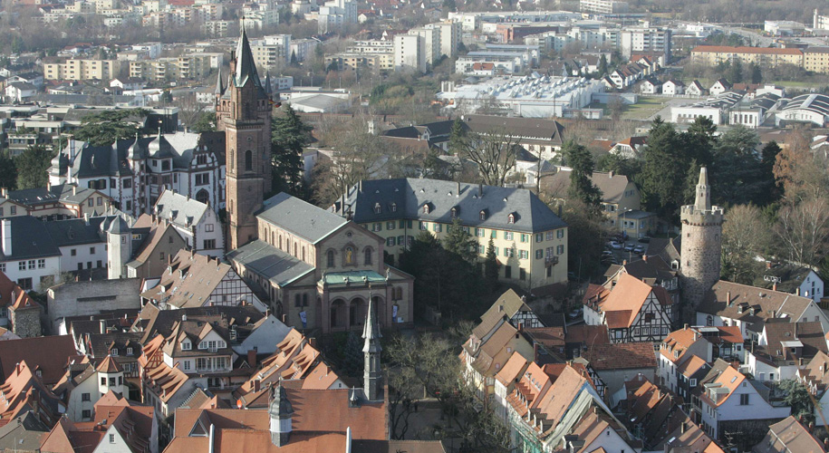 Luftaufnahme vonWeinheims Altstadt Blick auf den Marktplatz