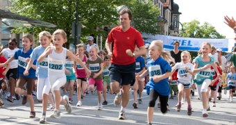 Foto von rennenden Menschen mit Startnummern