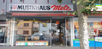 Schaufenster mit Musikinstrumenten