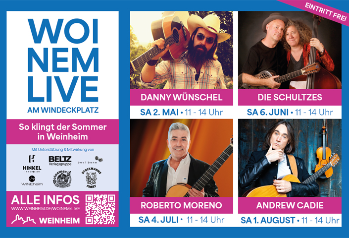 Poetry-Slammer auf der Bühne, umringt von Publikum