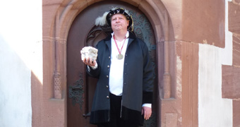 Kurfürst Ottheinrich vor dem Schloss