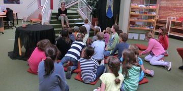 Kinder in der Bibliothek