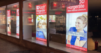 Schaufenster bei Nacht
