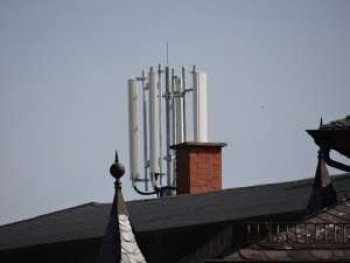 Mobilfunkantenne auf Dach